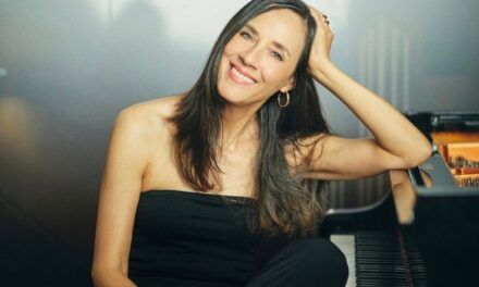 María Parra publica su nuevo tema «It’s Raining»
