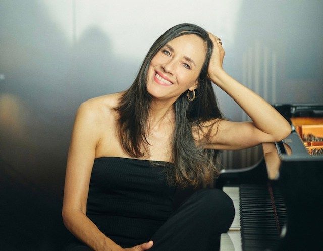 María Parra publica su nuevo tema «It’s Raining»