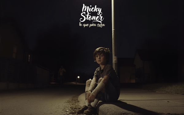 Micky Stoner estrena “Lo que pica cura”: rock valenciano con nervio, ironía y músculo sonoro