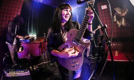 Paula Marfil estrena su nuevo single y videoclip «Portandonos fatal»