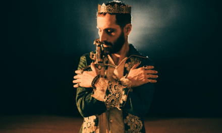 Popsitive desnuda la verdad con “El Traje del Emperador”: pop alternativo con conciencia y actitud