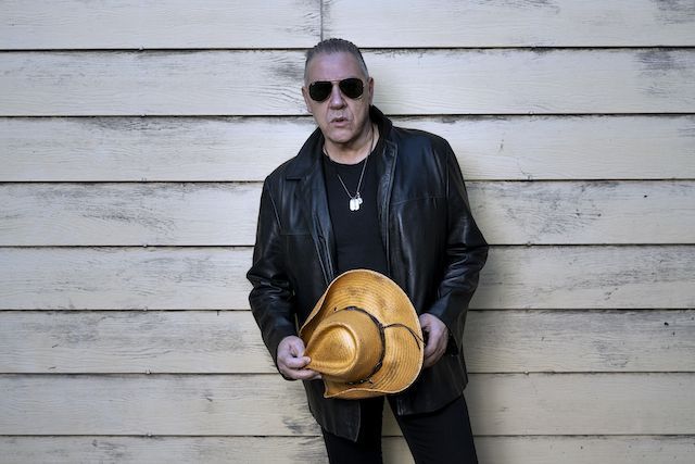 Revolver nos emociona con su nuevo disco «Playlist»