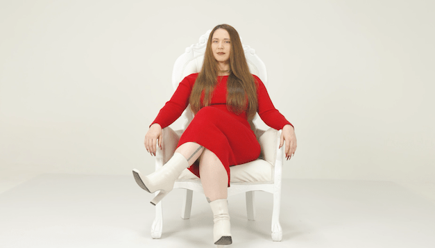 Nella Zola estrena su nuevo single y videoclip «Lqvah»