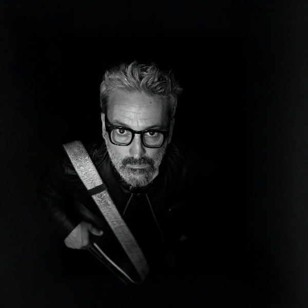 Sergio Marín presenta “Siempre Quedará París” y “Mi Cuesta Arriba”, los dos primeros adelantos de su primer álbum en solitario