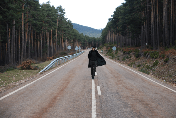 Silver Roy desnuda el duelo emocional en “October”, su nuevo himno oscuro de pop rock alternativo