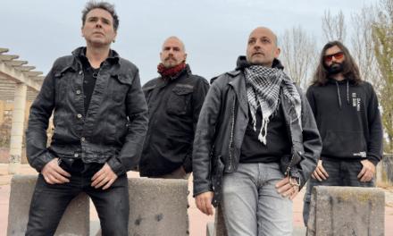 Simulacro regresan con + Pegada: cuatro canciones de rock oscuro y cicatrices abiertas