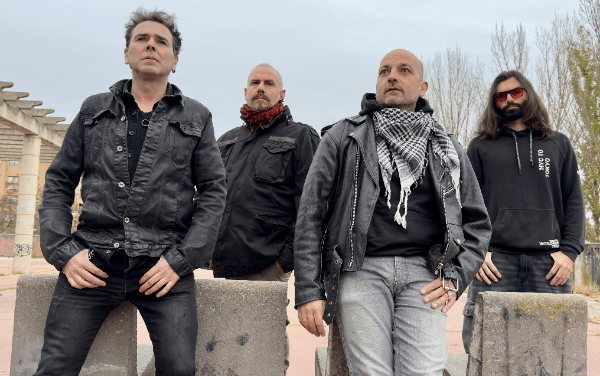 Simulacro regresan con + Pegada: cuatro canciones de rock oscuro y cicatrices abiertas