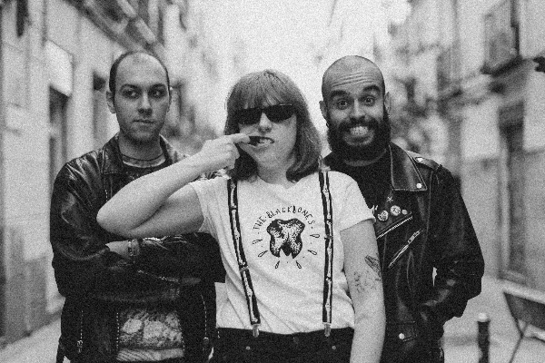 The Blackbones: el power trío madrileño que revive el espíritu del rock, punk y metal