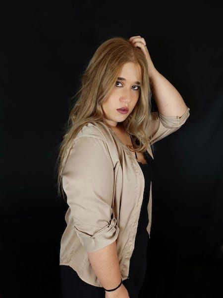 Erena se presenta en EMDT con sus dos primeras canciones: Fenix y Tu Juguete