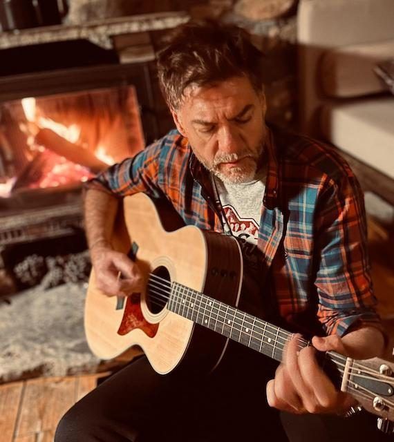Issak publica su nuevo single “La Edad de la Inocencia”
