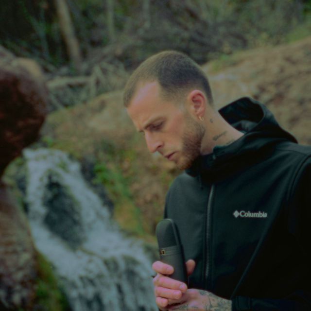 Rodri Jiménez estrena su nuevo single y videoclip «Agua Salada»
