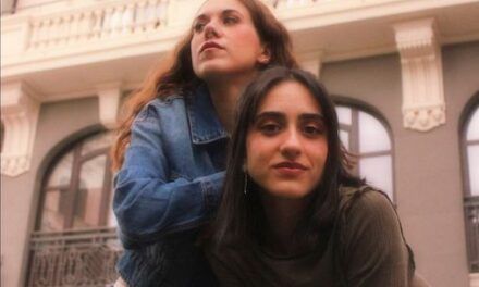 Lisasinson nos presentan su nuevo single «Quiero Que Perdamos La Cabeza (Otra Vez)»