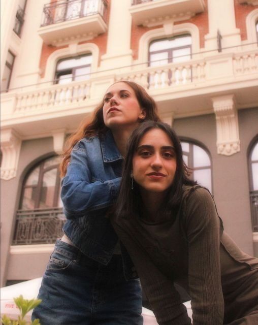 Lisasinson nos presentan su nuevo single «Quiero Que Perdamos La Cabeza (Otra Vez)»