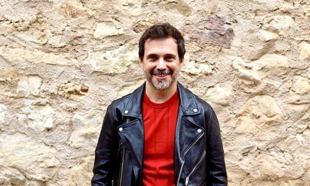 Descubra la música de El Sátrapa y su nuevo single «Lentejas para tres»