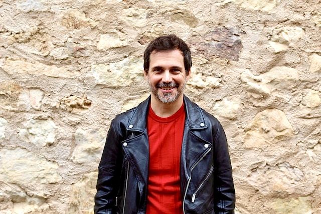 Descubra la música de El Sátrapa y su nuevo single «Lentejas para tres»