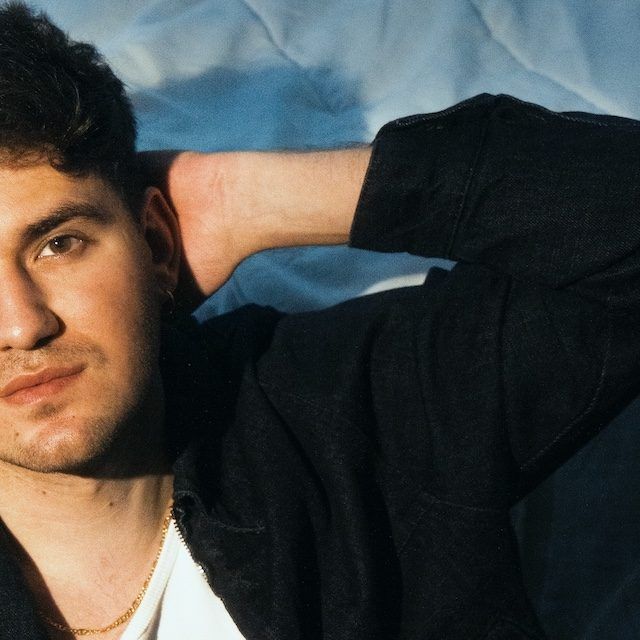Pepe Bernabé estrena su nuevo single y videoclip «Aunque no sea a mi lado»