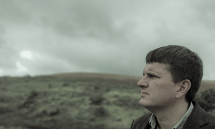 Juan Alonso nos presenta su primer tema y videoclip «En el lago»