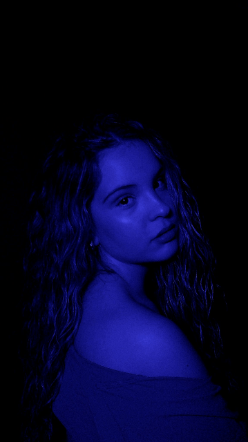 Entrevista: Amanda Ferr — La nueva voz del pop urbano que “prefiere callar” para decirlo todo