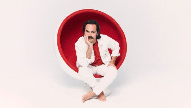 Perinetti publica su nuevo single «Flotando como un pez»