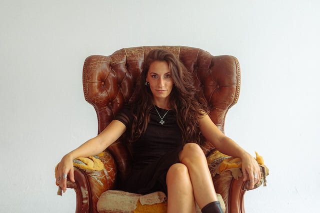 Sylvia Wild publica su nuevo single y videoclip «La cualquiera»