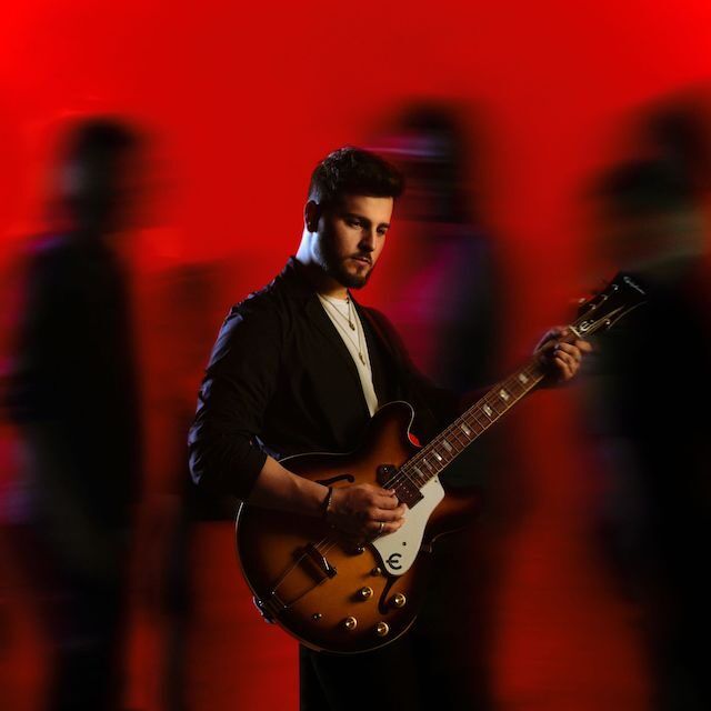 Víctor González nos presenta su nuevo single “En Medio del Caos”