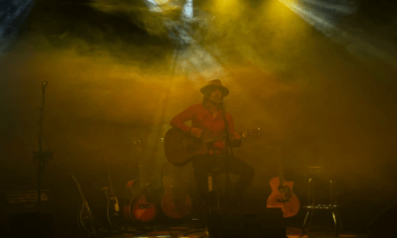 Iñigo Riki nos presenta su canción «Noches de cromos»