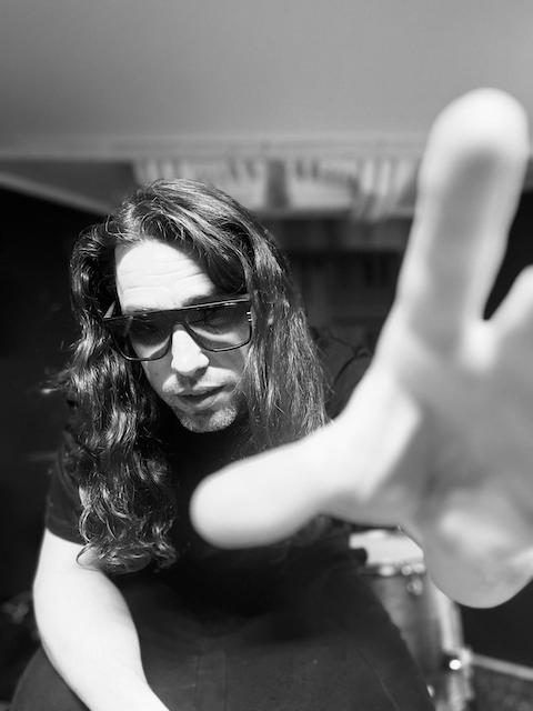 Albert Vico estrena su segundo single «Hasta consumir mi realidad»