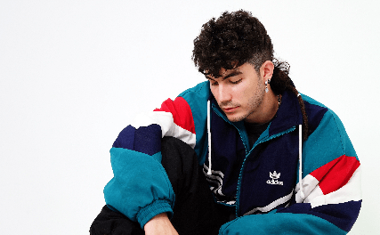 N9VE estrena su nuevo disco “Hippie Hand”