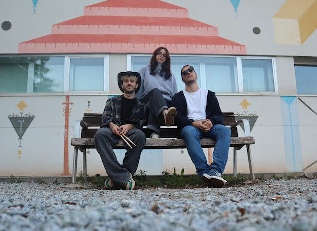 Negative Three nos presentan sus dos primeras canciones: Feel Good y Queen Creole