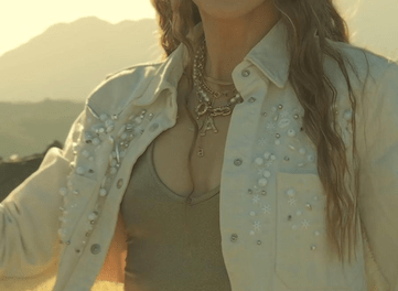 Sitara publica su primer videoclip del tema «Corona»
