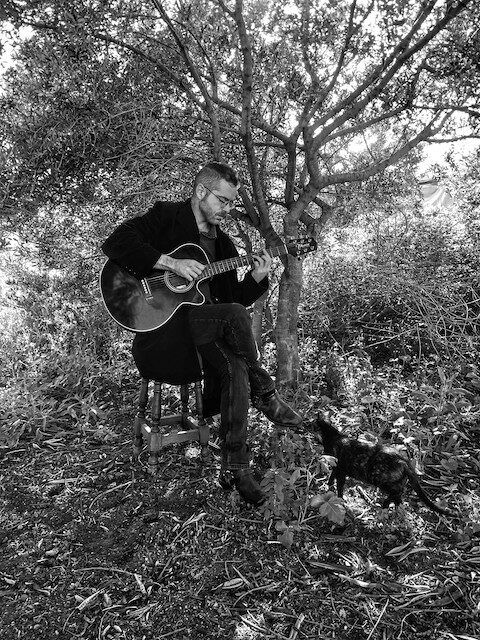 John Serrano nos presenta su canción «Oh Well»