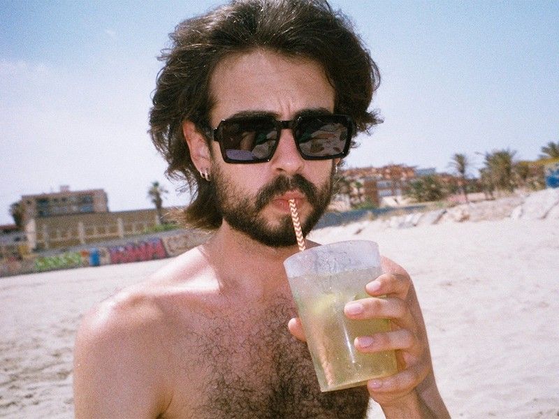 Daniel LaMiel eleva su sonido con «Me Mudo»: Un viaje a través de las dimensiones musicales