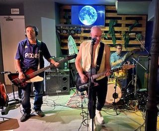 Doctor Bacterio estrenan su nuevo videoclip «El Pulsador»