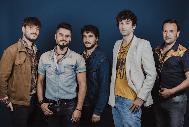 Sharon Bates estrenan su nuevo single “Mundo extraño”