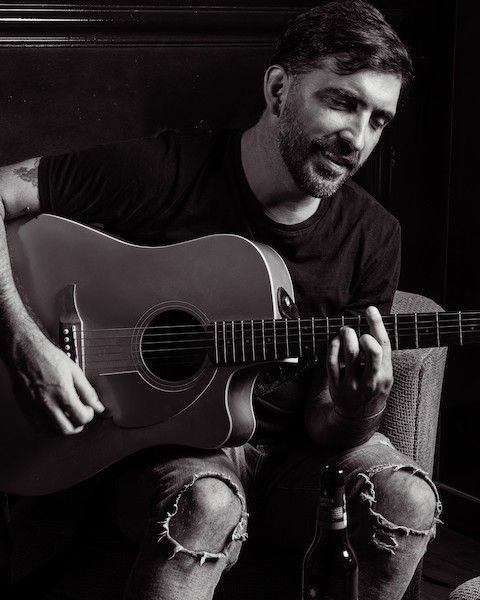 Gonzalo Suarez Cremades nos presenta sus dos nuevas canciones: Puede ser y Ahora es el momento