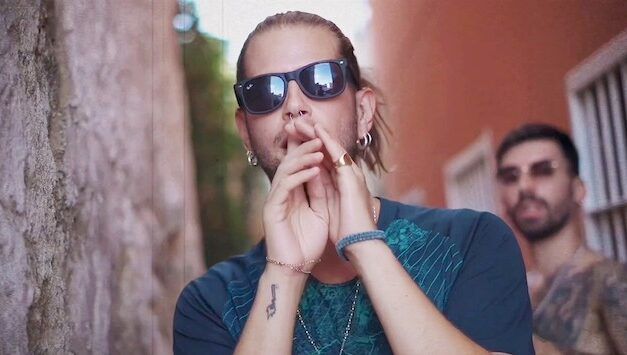 Mario Amori publica su nuevo single y videoclip «Debe ser vicio» (feat. Chulapo)