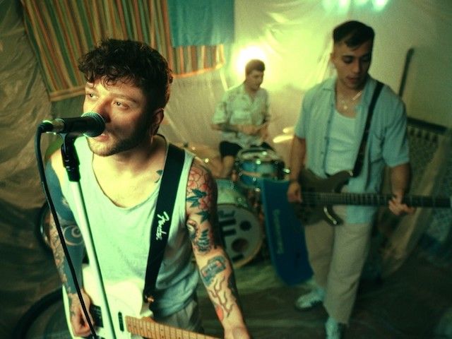 Descubre la musica de Teenage Fever y su nuevo single «Inside My Head»