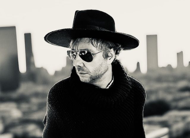 Villanueva estrena su esperado nuevo álbum «Gallo Negro»