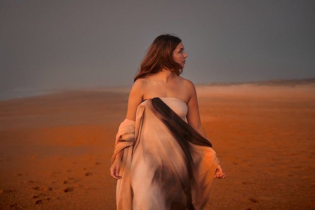Andrea Santiago lanza su nuevo álbum «Éxodo»